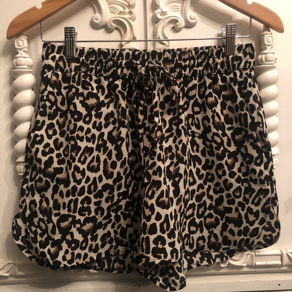 Vero Moda Leopard Shorts